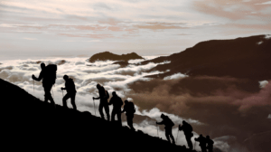 Aktywność fizyczna w terenie górskim – obciążenia stawów i ścięgien