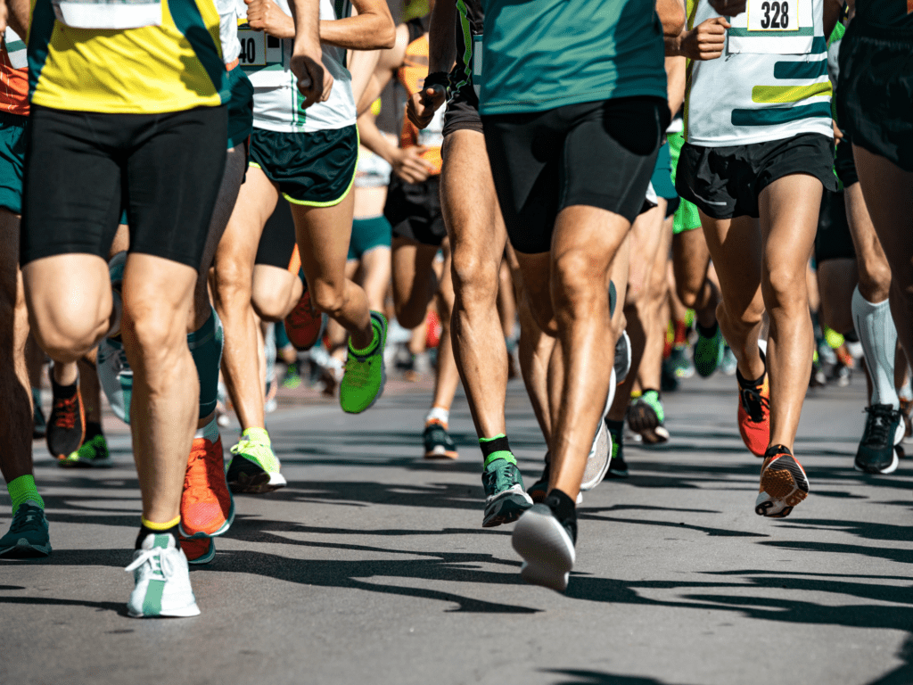 Biegacze amatorzy podczas biegu – aktywność fizyczna a zdrowie stawu kolanowego