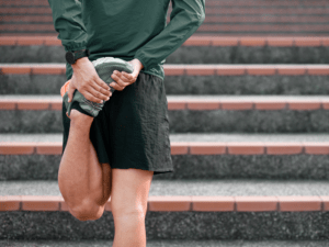 Rozciąganie mięśni nóg przed biegiem