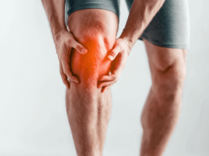 silny ból kolana utrudniający chodzenie