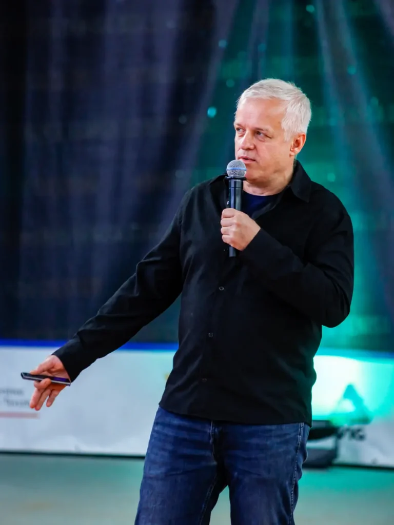 dr Jacek Jaroszewski prelekcja na kongresie tenisa dziecięcego